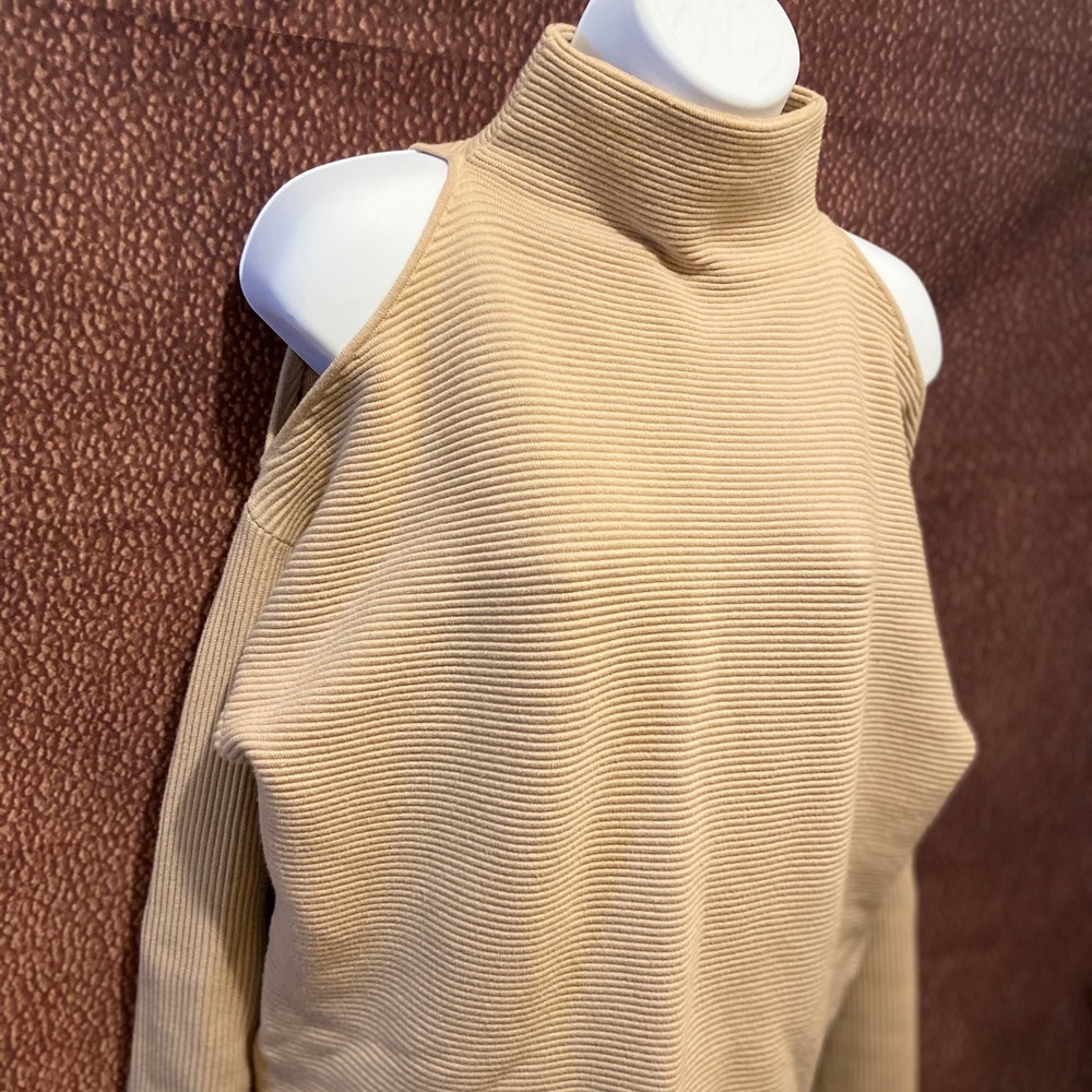 Intermix top